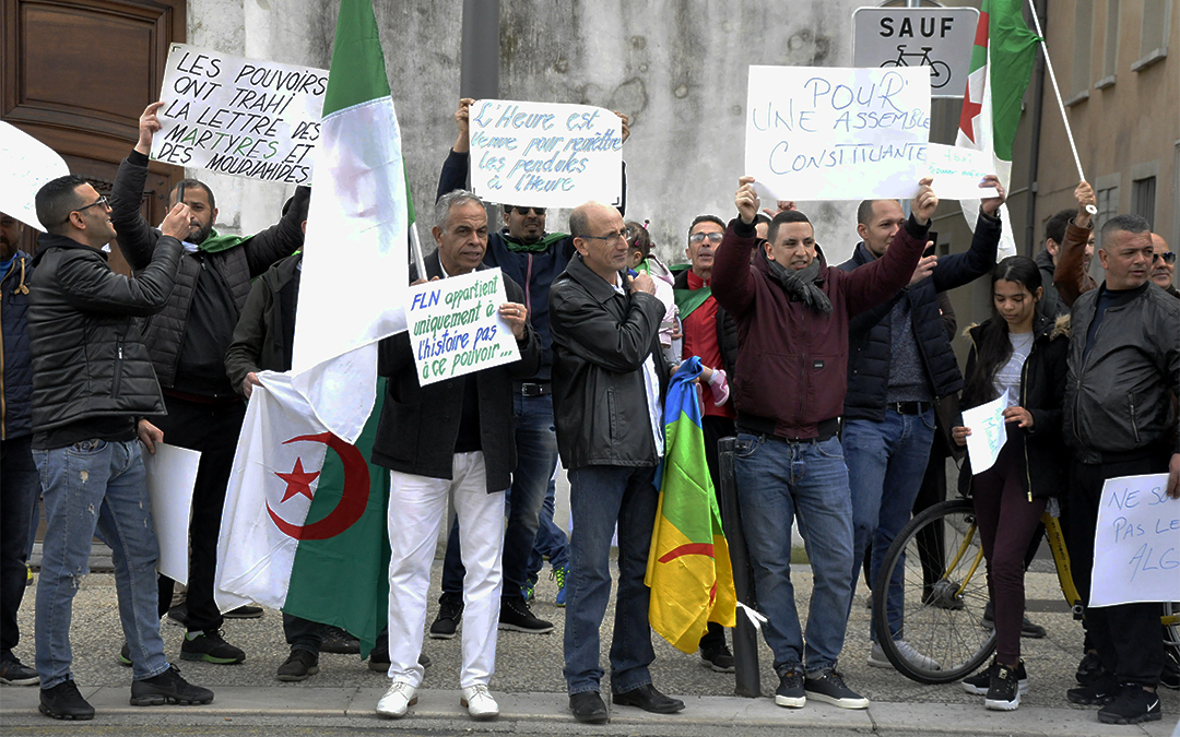 Consulat d’Algérie, un rassemblement grave et déterminé