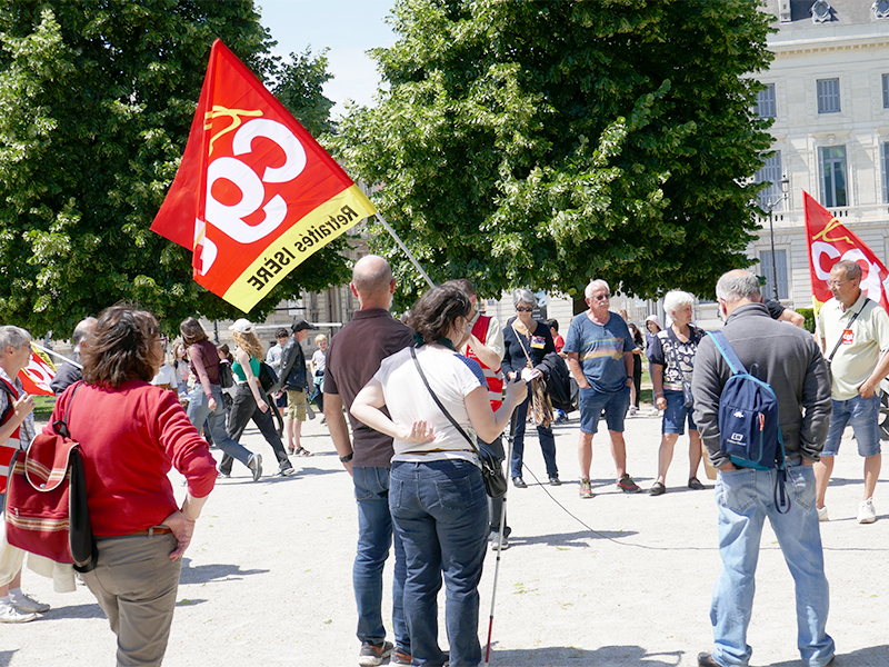 Grenoble. Les retraités CGT remettent un cahier revendicatif en préfecture