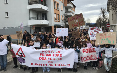 Les Avenières. Importante manifestation pour s’opposer à la fermeture de deux écoles