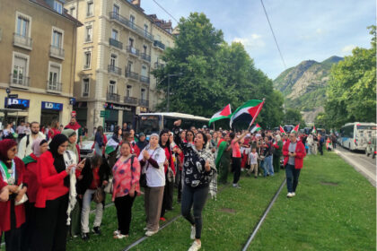 image article Grenoble. Plus d’un millier de manifestants forment une chaîne humaine pour Gaza