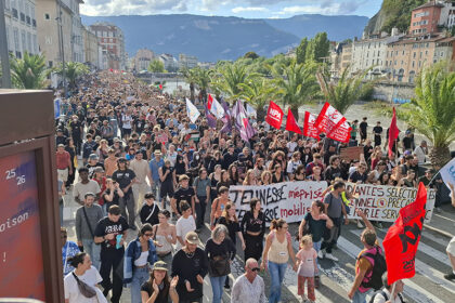 image article « Bloquons tout » : une marée humaine dans les rues de Grenoble