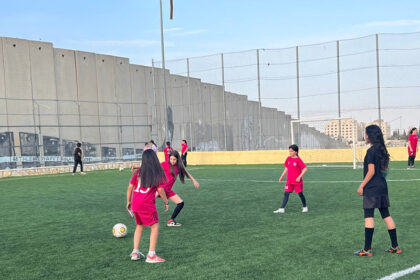image article Palestine. Grenoble et l’AFPS s’opposent à la démolition du terrain de foot du camp d’Aïda