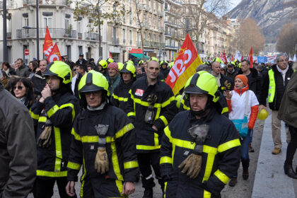 image article « Les méga-feux révèlent le manque criant de moyens » : les pompiers isérois en colère